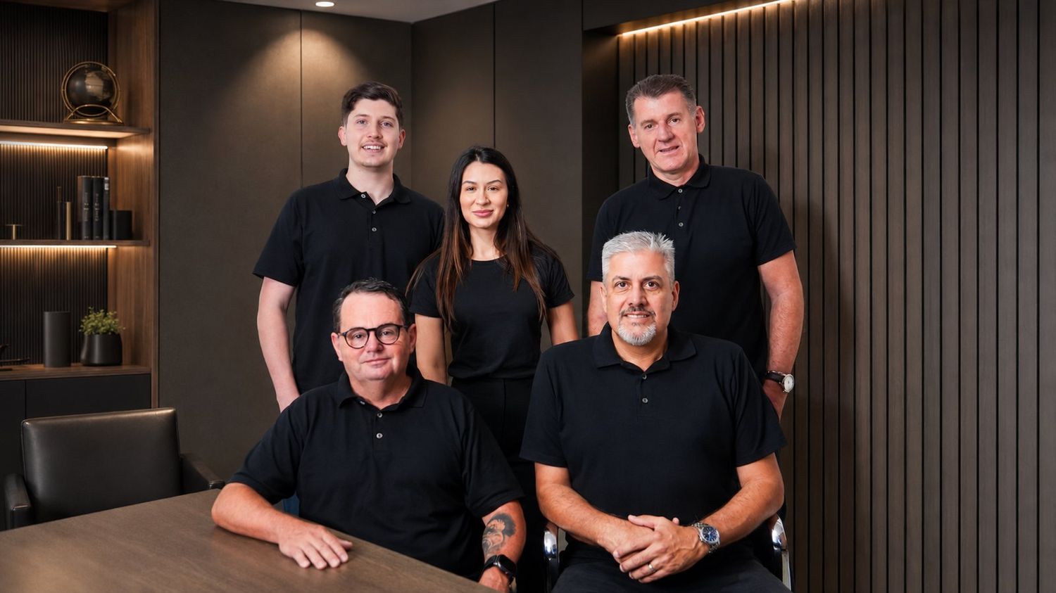 Equipe da AVREMO reunida em ambiente executivo